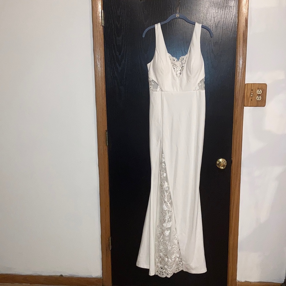 Lady white maxi dress
